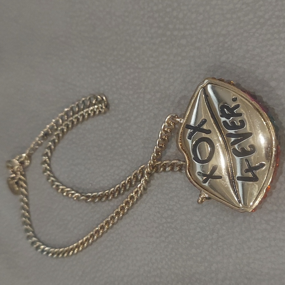 Betsey Johnson RAINBOW LIPS NECKLACE - Picture 6 of 8